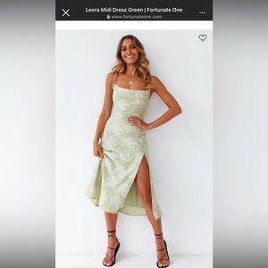 Fitted midi green dress backless